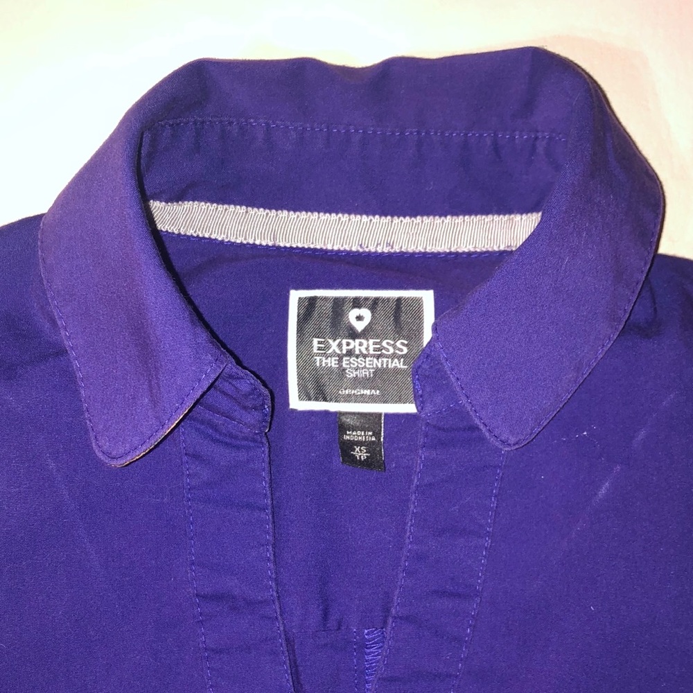 Express Essential Button-Down Blouse - Picture 9 of 9